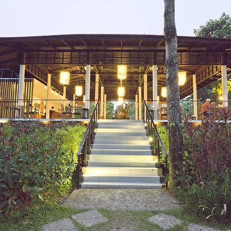 The River Resort Champasak Exteriör bild