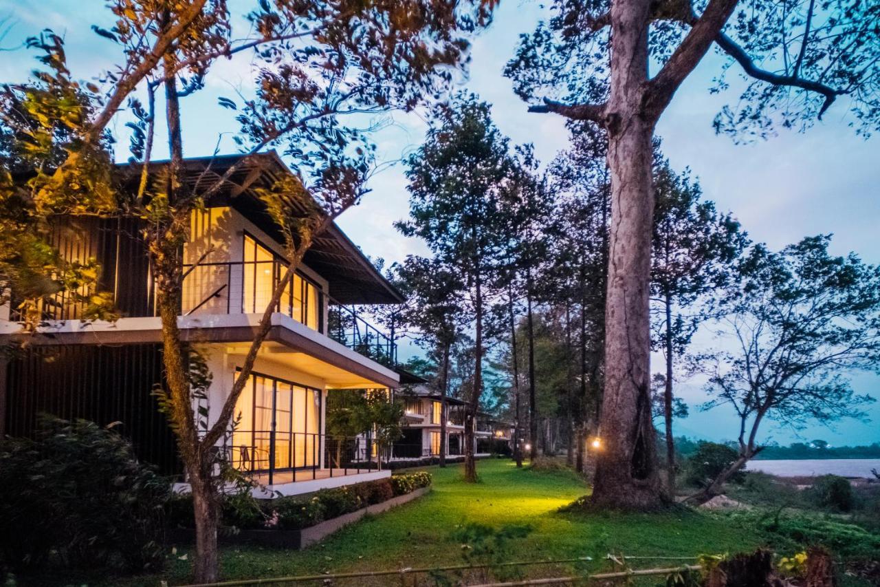 The River Resort Champasak Exteriör bild