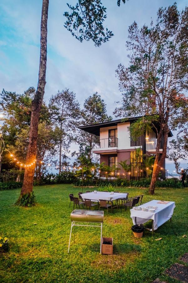 The River Resort Champasak Exteriör bild