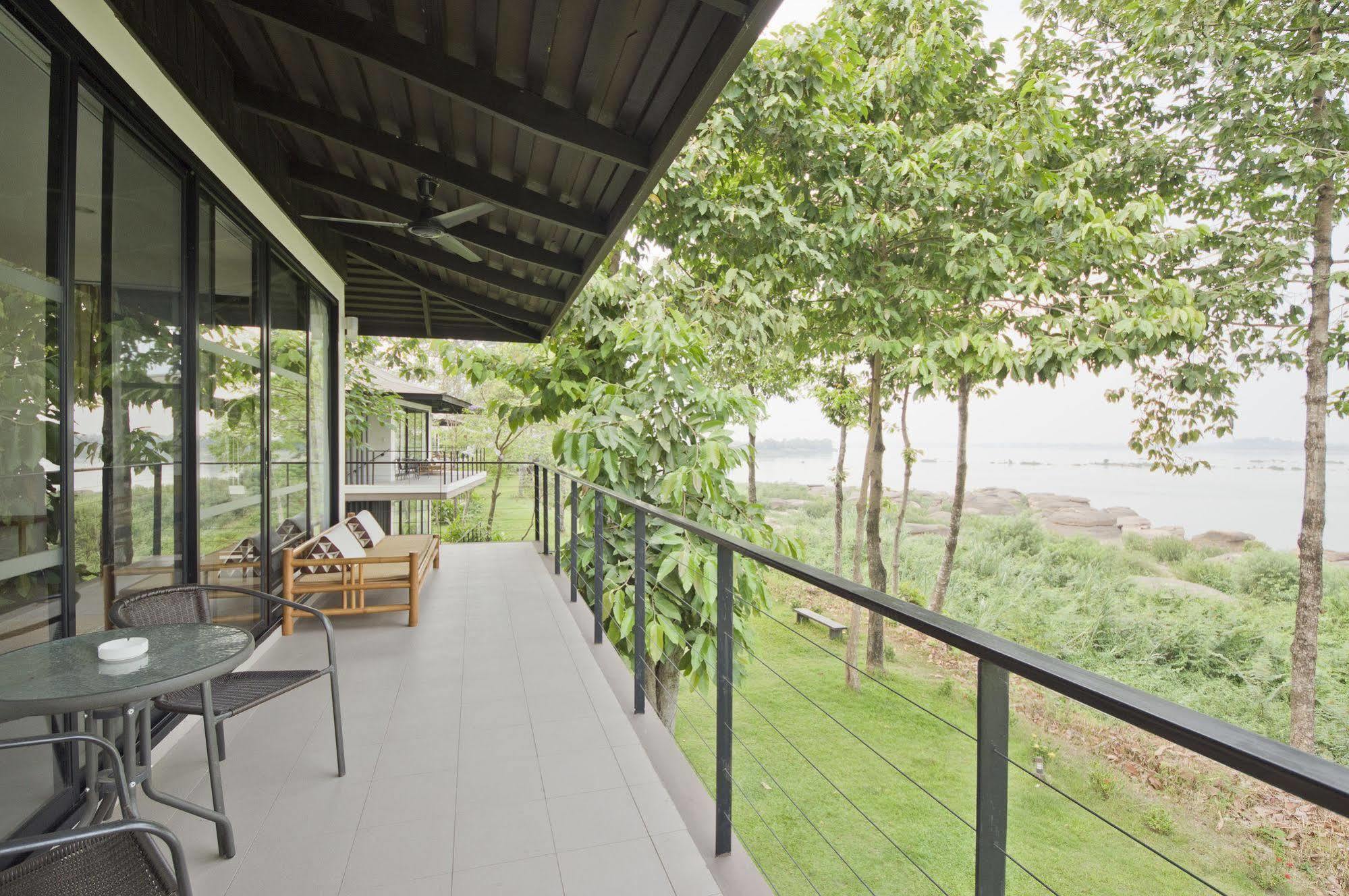 The River Resort Champasak Exteriör bild