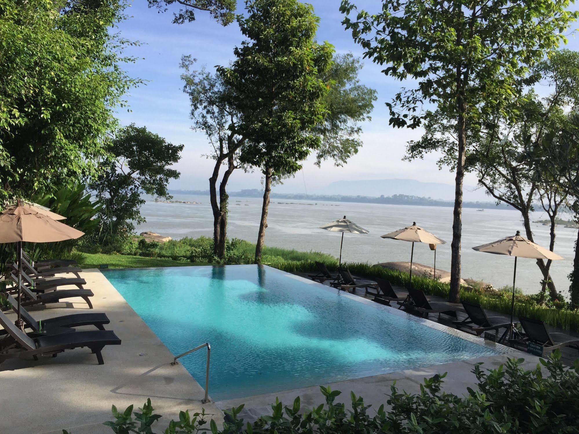 The River Resort Champasak Exteriör bild