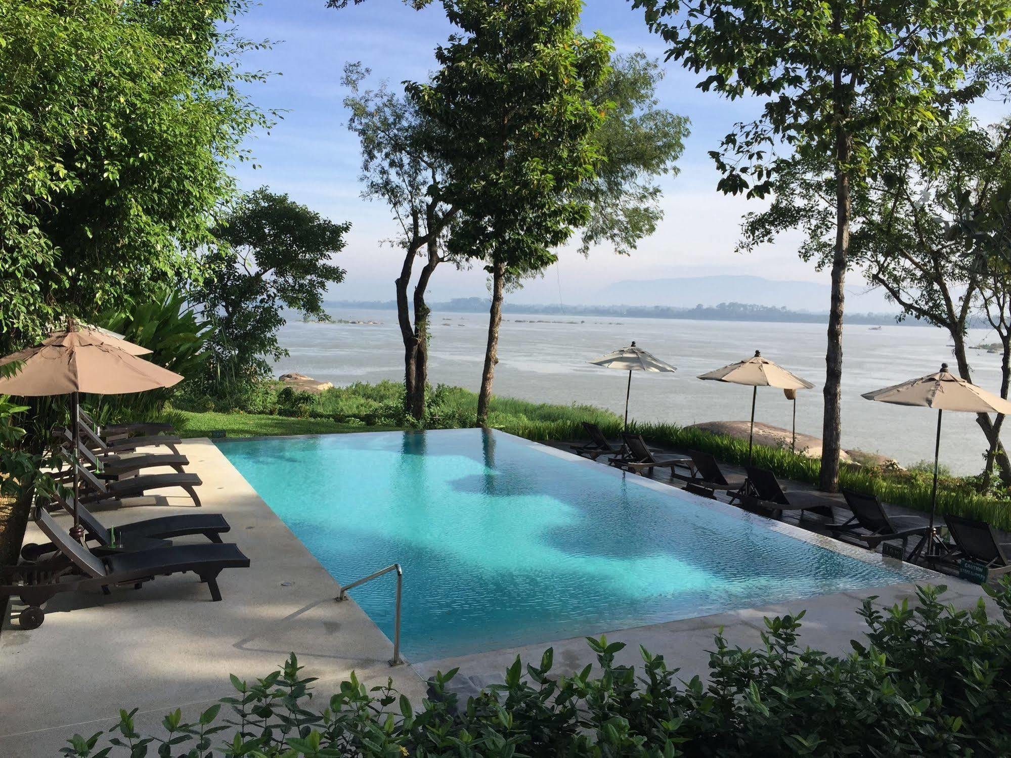 The River Resort Champasak Exteriör bild