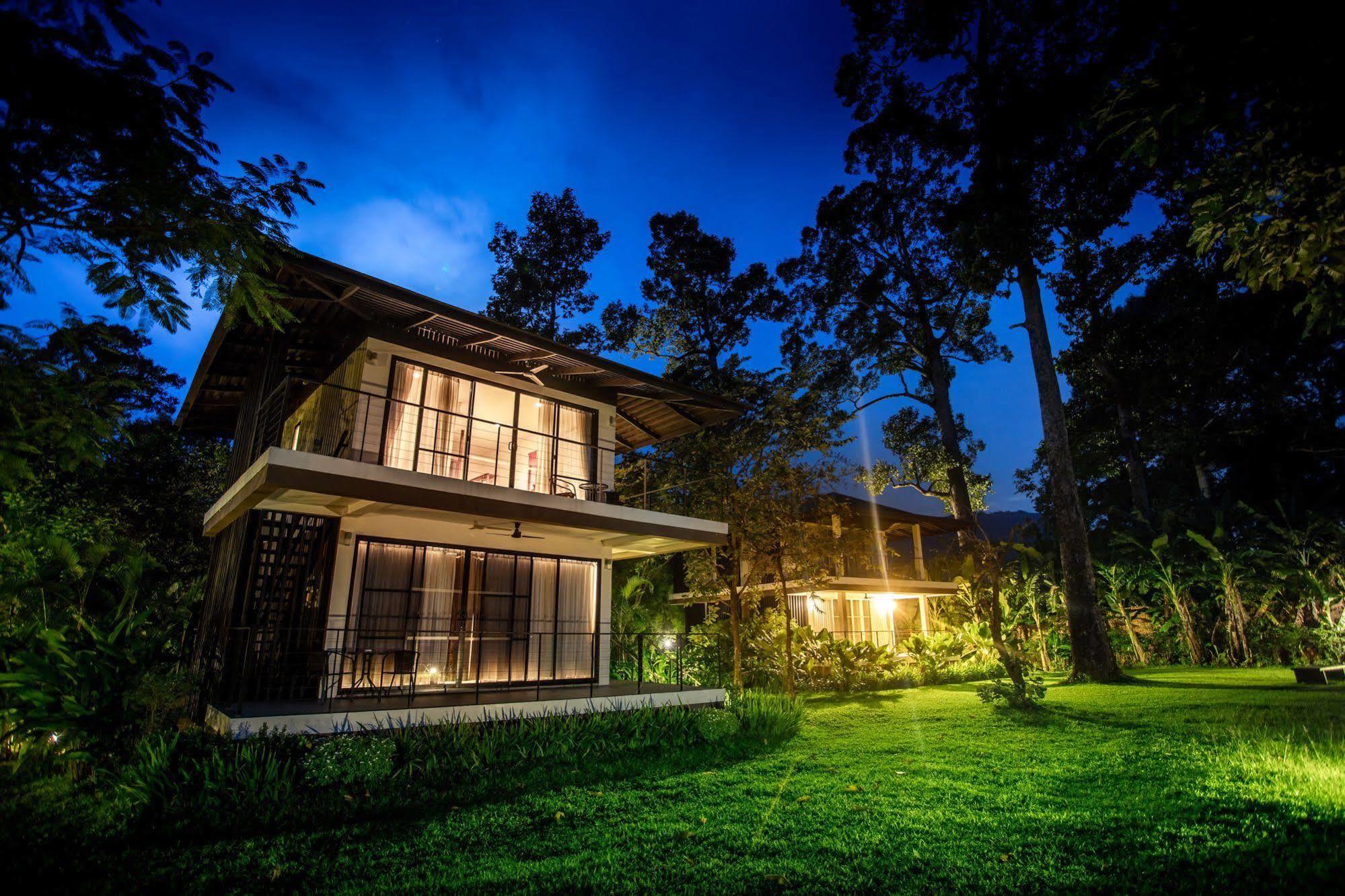 The River Resort Champasak Exteriör bild