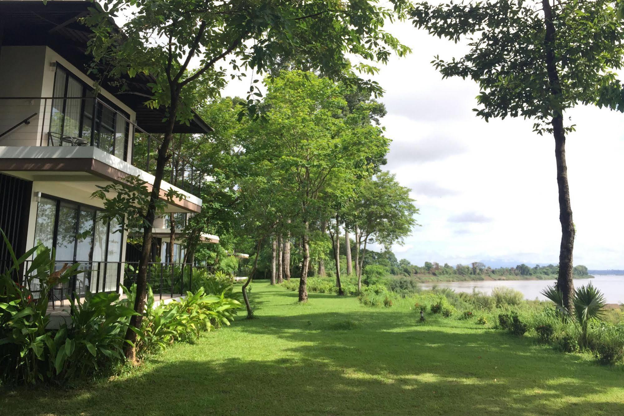 The River Resort Champasak Exteriör bild