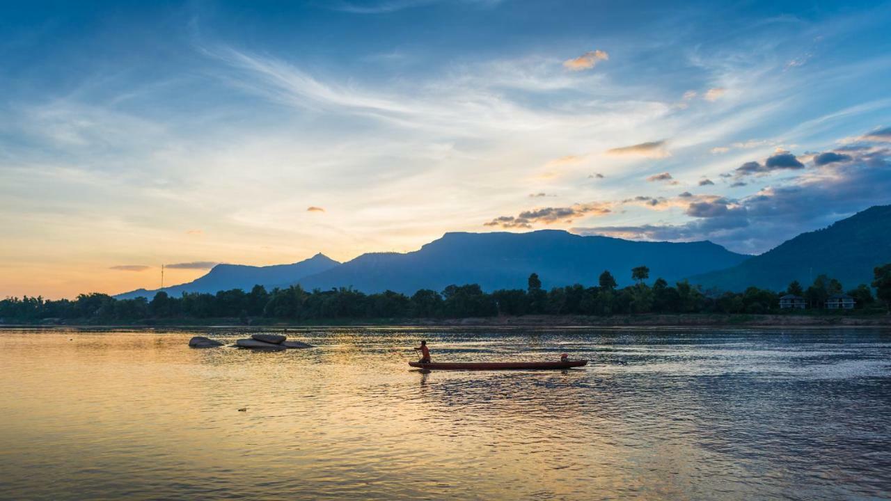 The River Resort Champasak Exteriör bild